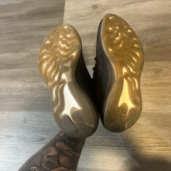 Adidas Yeezy boost 380 (ONYX) - Picture 4 of 5